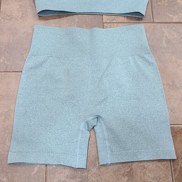 ❄3/$26 Xmas sale❄ NWOT 2 piece Workout short and top set. - Picture 2 of 4